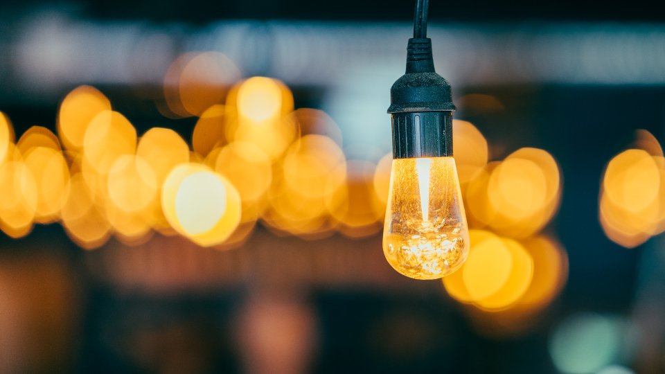 Lighting That Sets the Retro Mood (image credits: stocksnap)