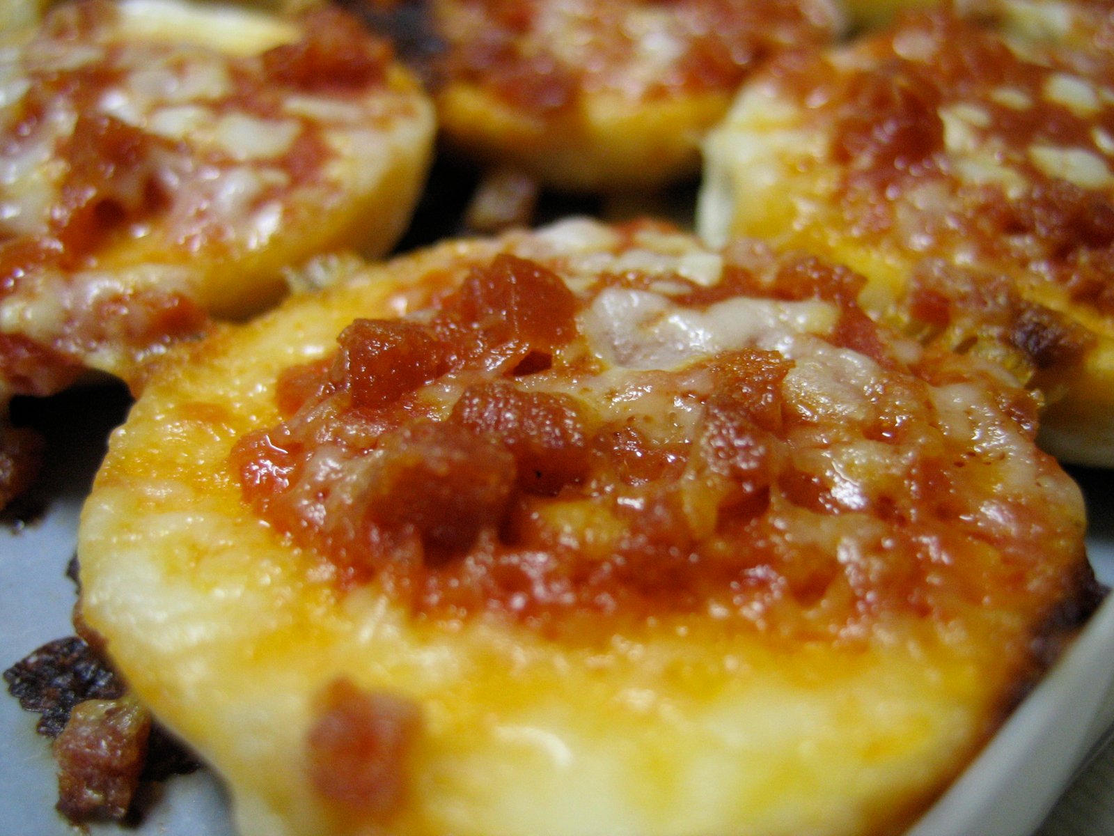 Serve Iconic ’80s Snacks and Drinks (image credits: wikimedia)