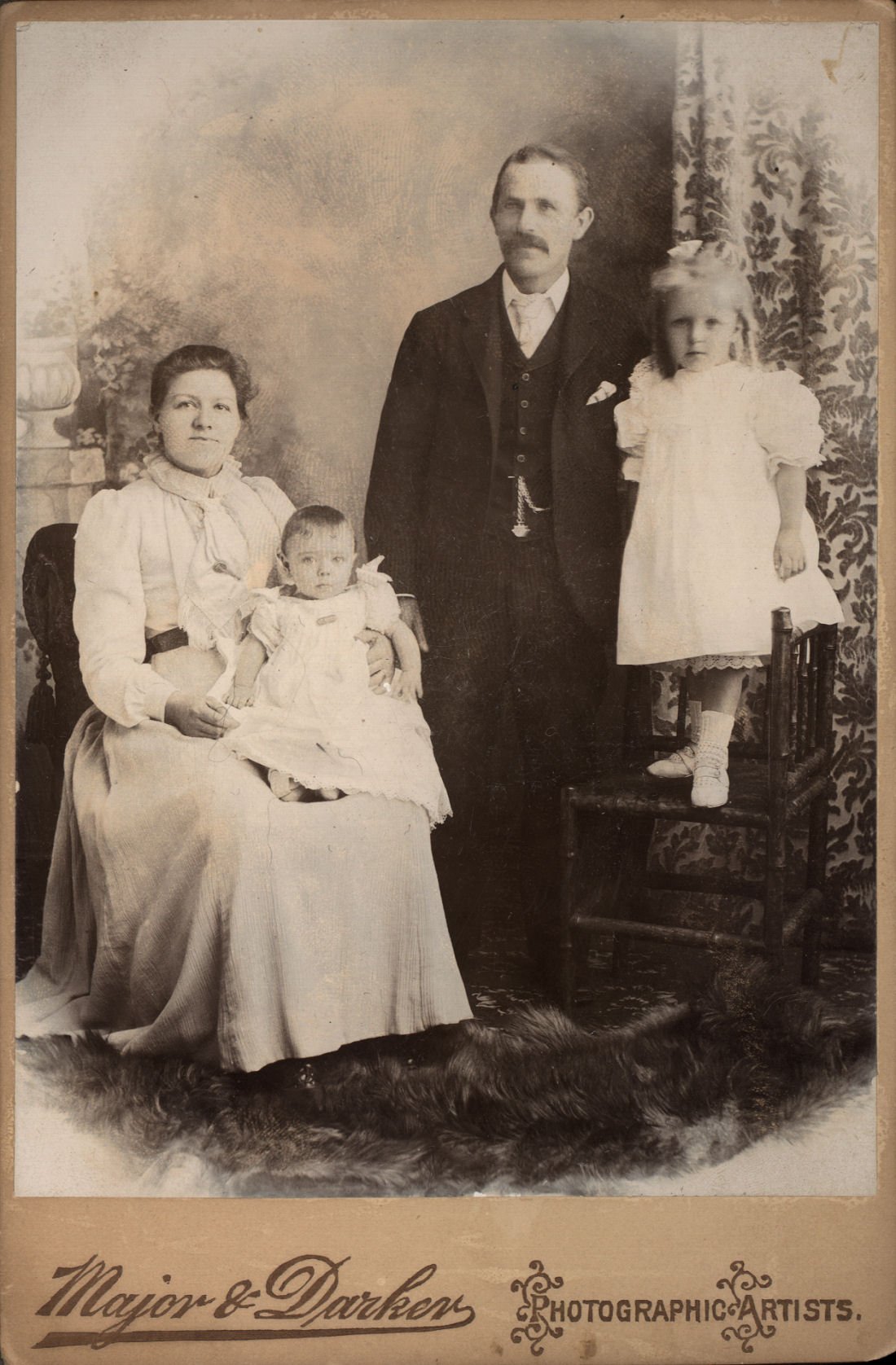 Family Photos That Froze Time (image credits: wikimedia)