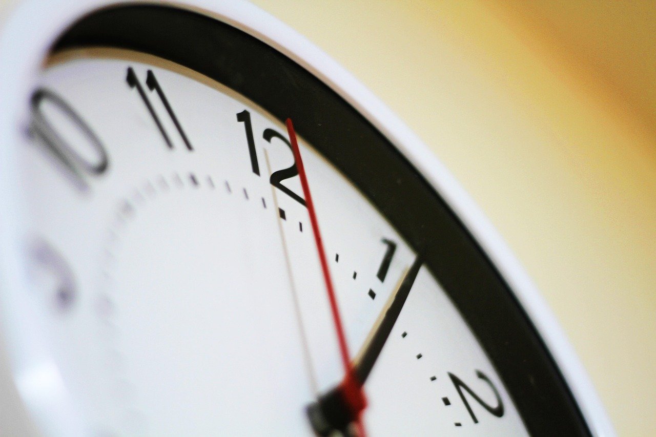 Back to the Future’s Mind-Bending Timeline Details (image credits: pixabay)