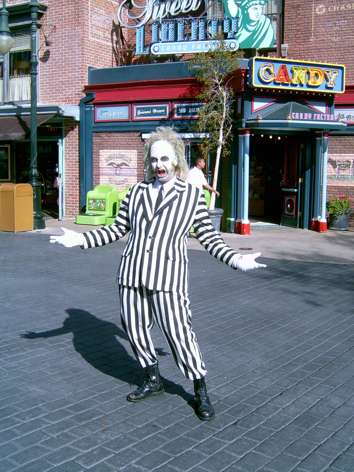 Beetlejuice’s Wild Production Surprises (image credits: wikimedia)