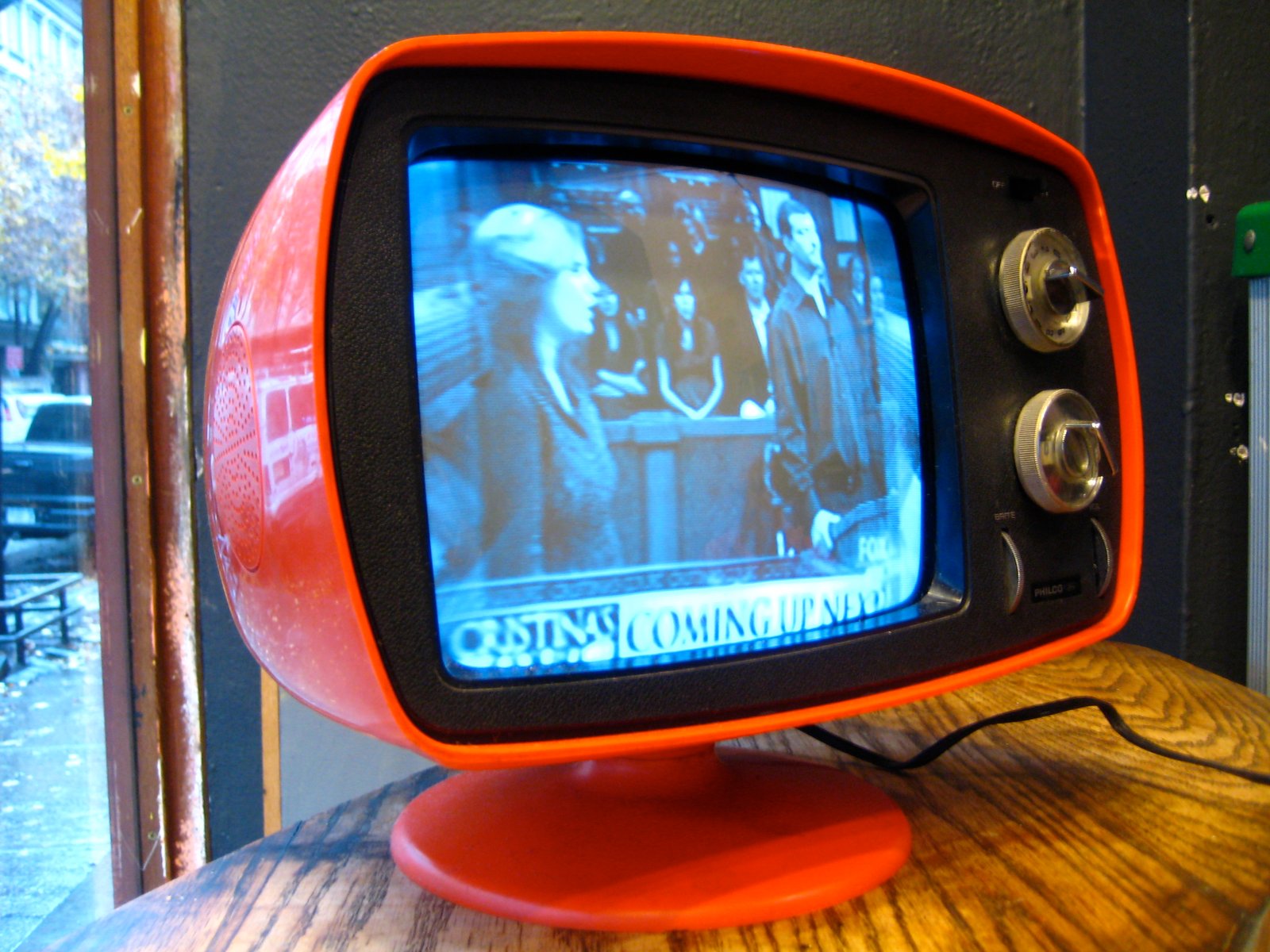 Embracing the Wave of TV Nostalgia (image credits: wikimedia)