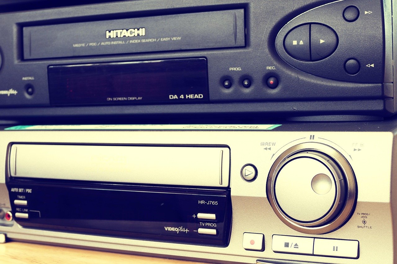 Old Tech Changed How Commercials Were Made (image credits: pixabay)